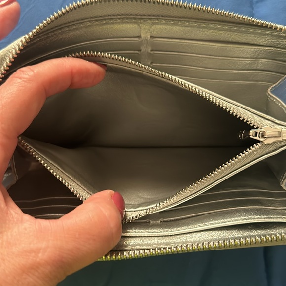 Auth Vuitton Suhali Zippy Zip Around Clutch Wallet in Silver! - Picture 6 of 7